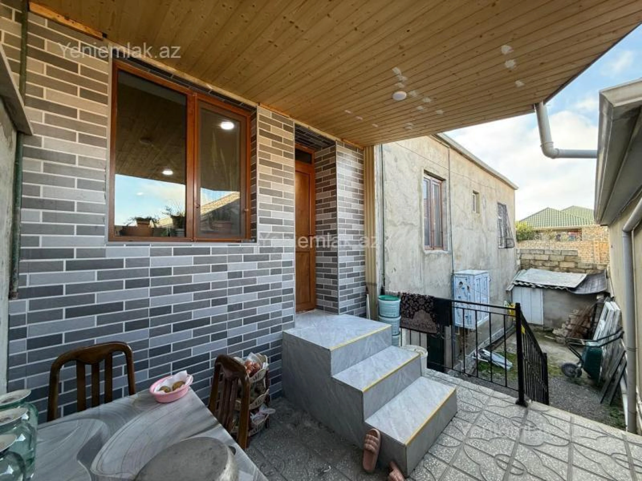 Satılır 5 otaqlı həyət evi 140 m²