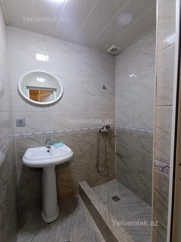 Satılır 2 otaqlı köhnə tikili 62 m²