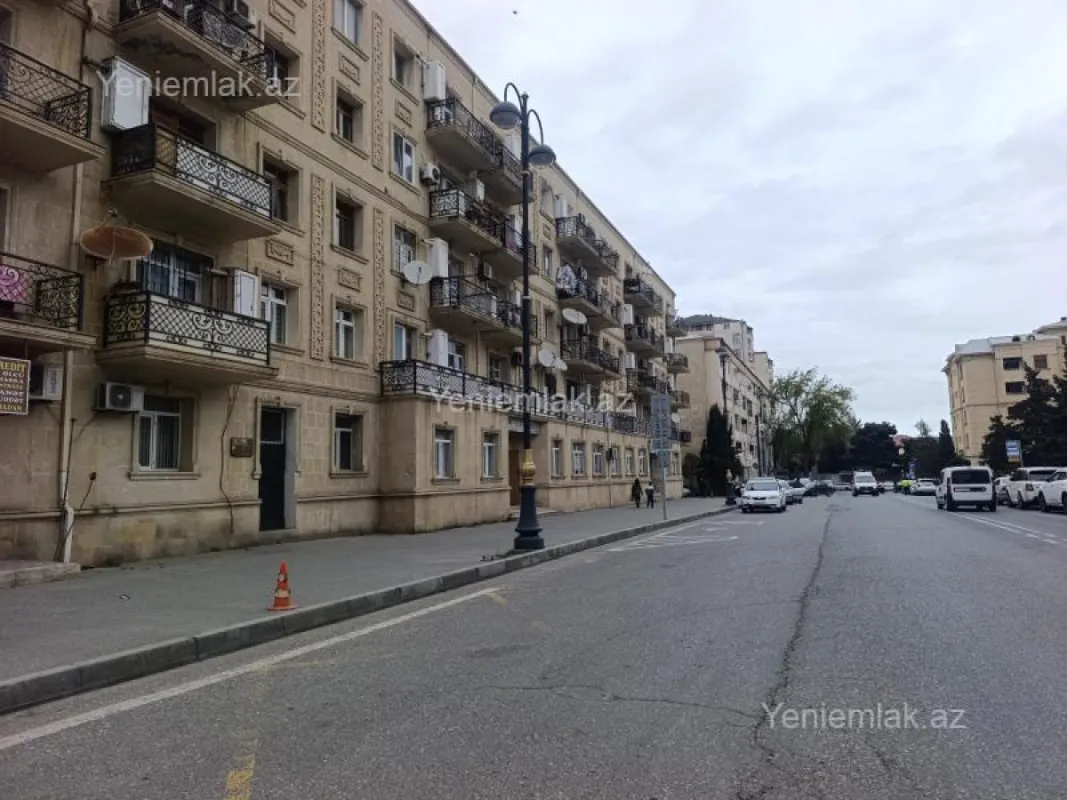 Satılır 2 otaqlı köhnə tikili 62 m²