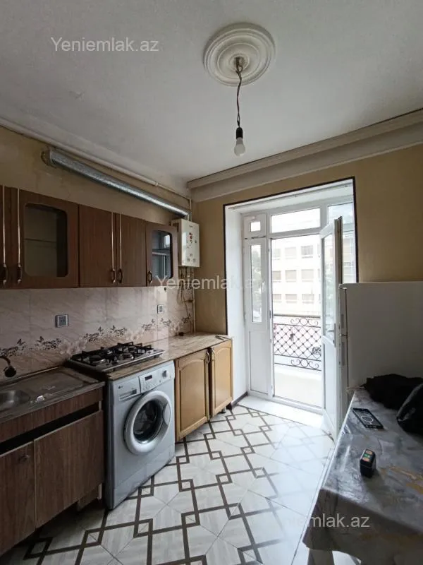 Satılır 2 otaqlı köhnə tikili 62 m²