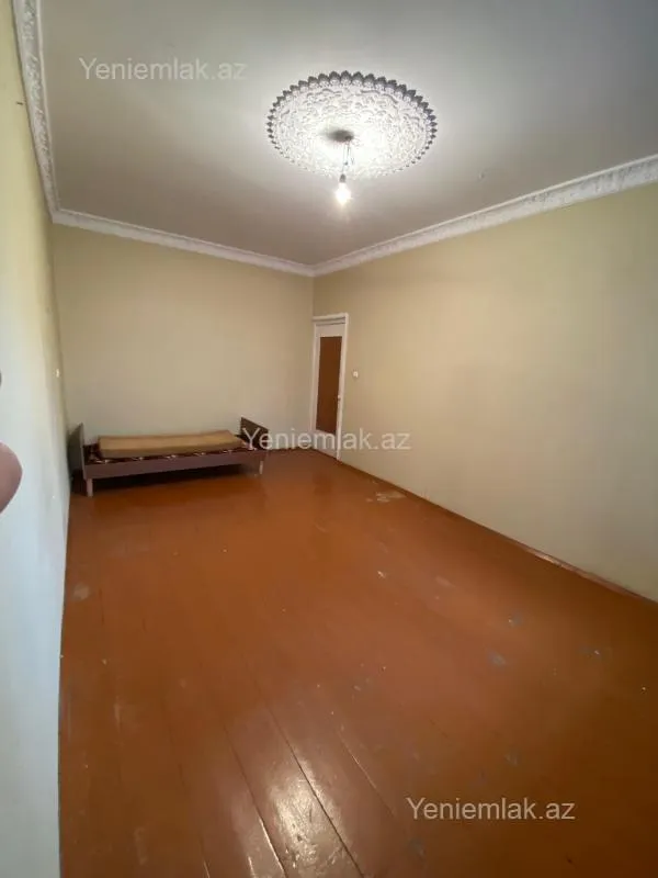 Satılır 3 otaqlı köhnə tikili 80 m²