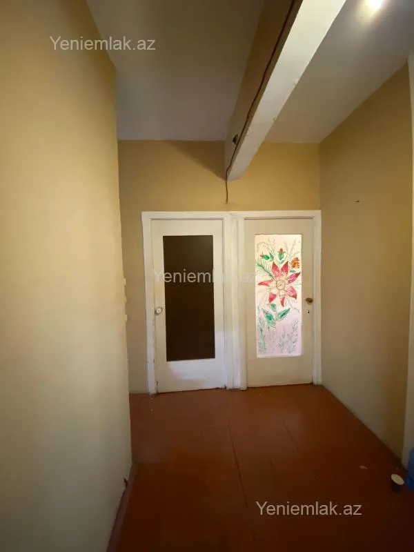Satılır 3 otaqlı köhnə tikili 80 m²
