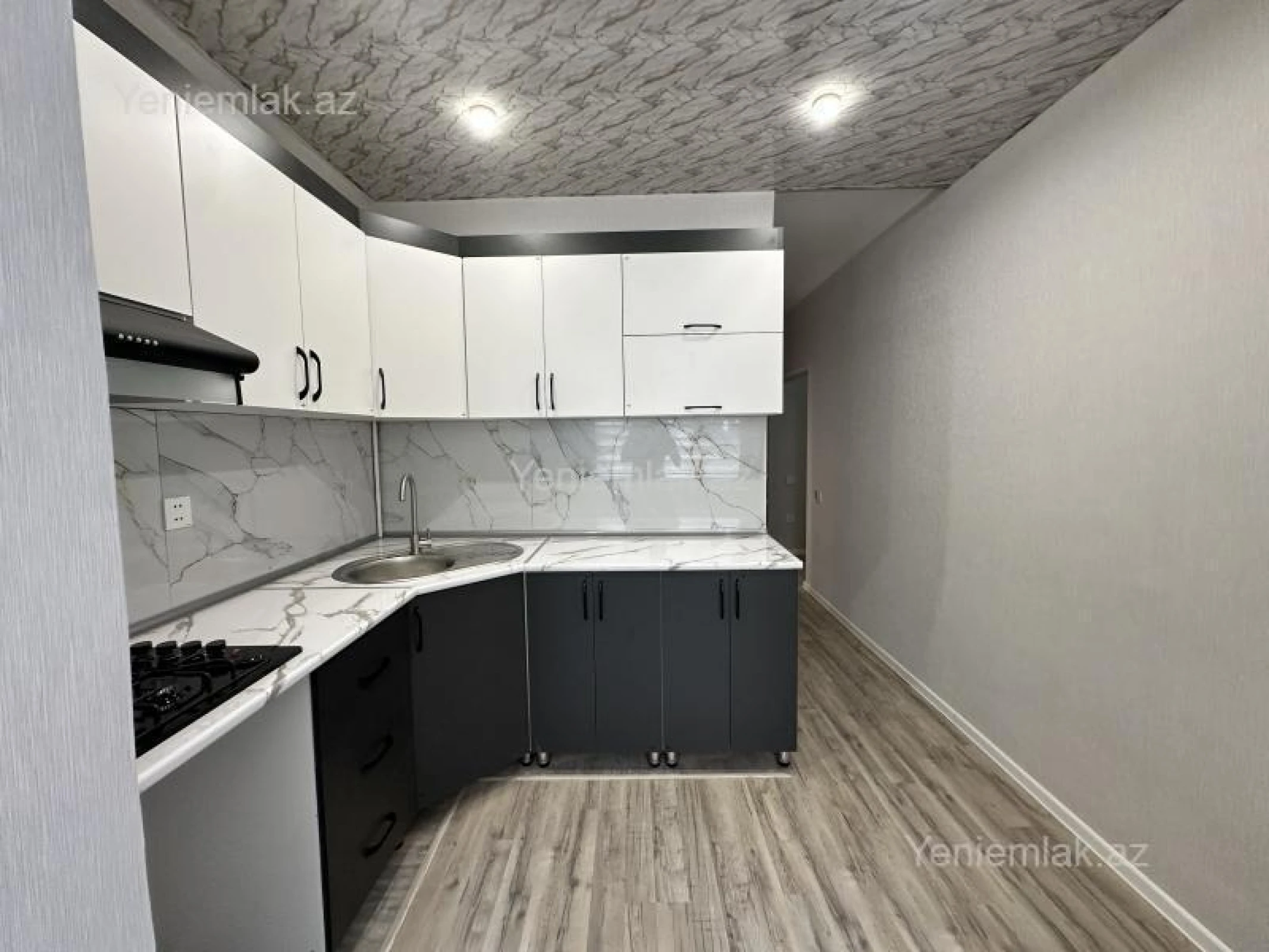 Satılır 2 otaqlı köhnə tikili 60 m²