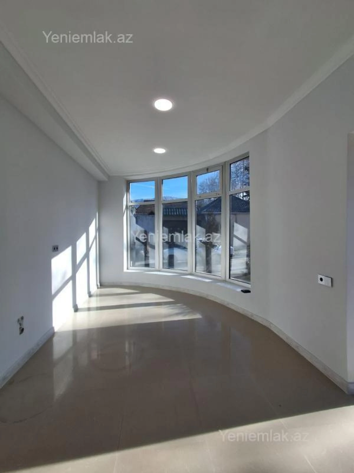 Satılır 6 otaqlı obyekt 140 m²