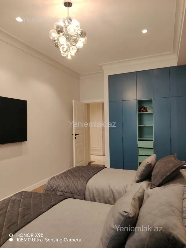 Satılır 4 otaqlı yeni tikili 210.5 m²