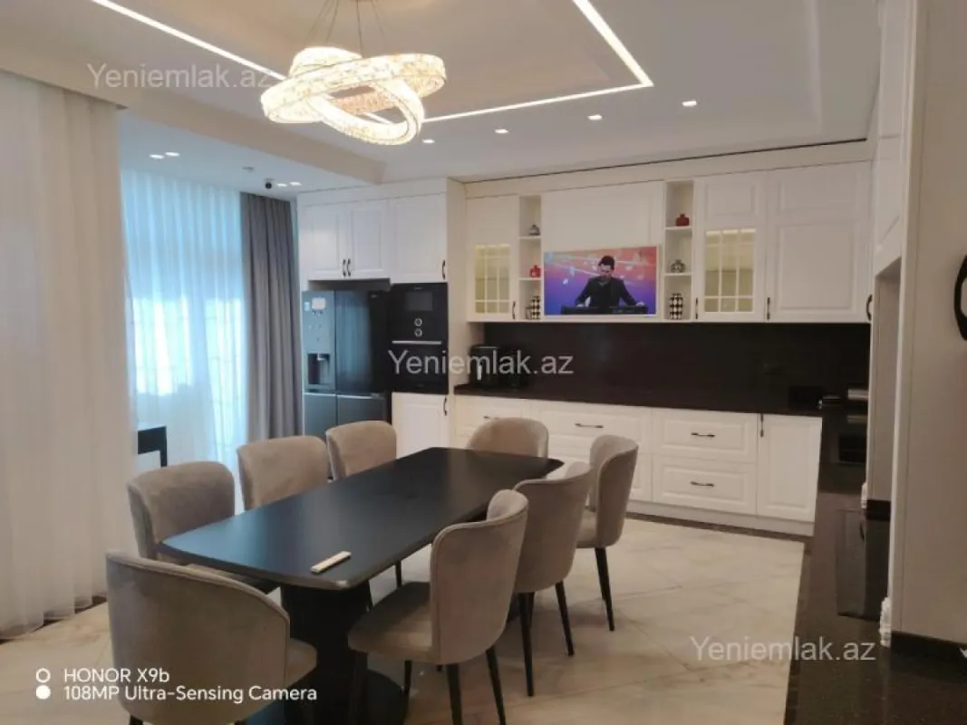 Satılır 4 otaqlı yeni tikili 210.5 m²