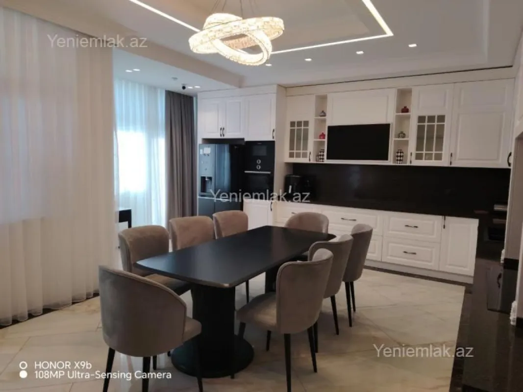 Satılır 4 otaqlı yeni tikili 210.5 m²