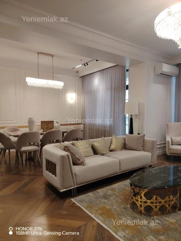 Satılır 4 otaqlı yeni tikili 210.5 m²