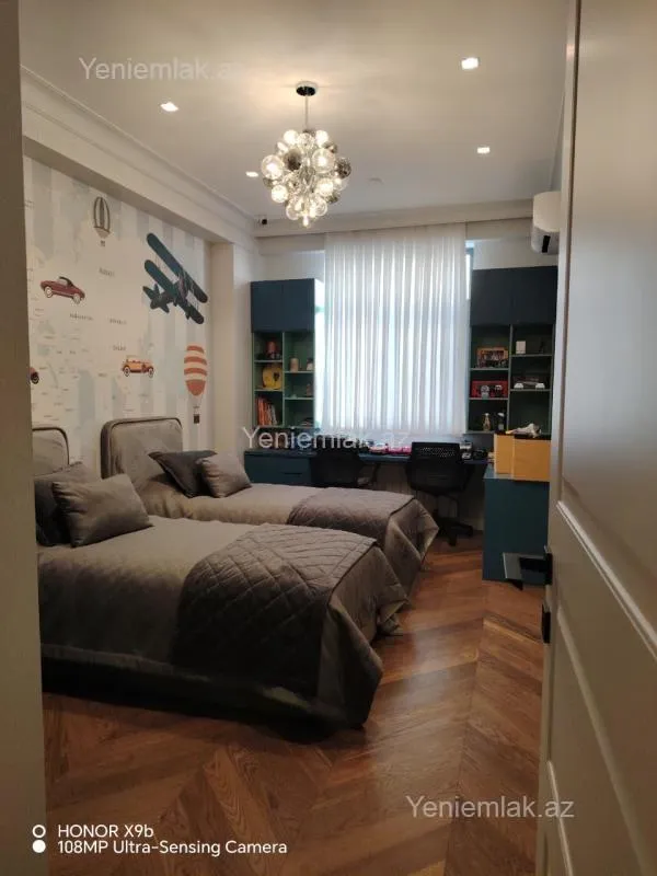 Satılır 4 otaqlı yeni tikili 210.5 m²