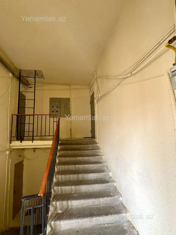 Satılır 5 otaqlı köhnə tikili 120 m²