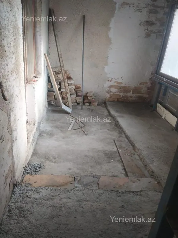 Satılır 4 otaqlı köhnə tikili 90 m²