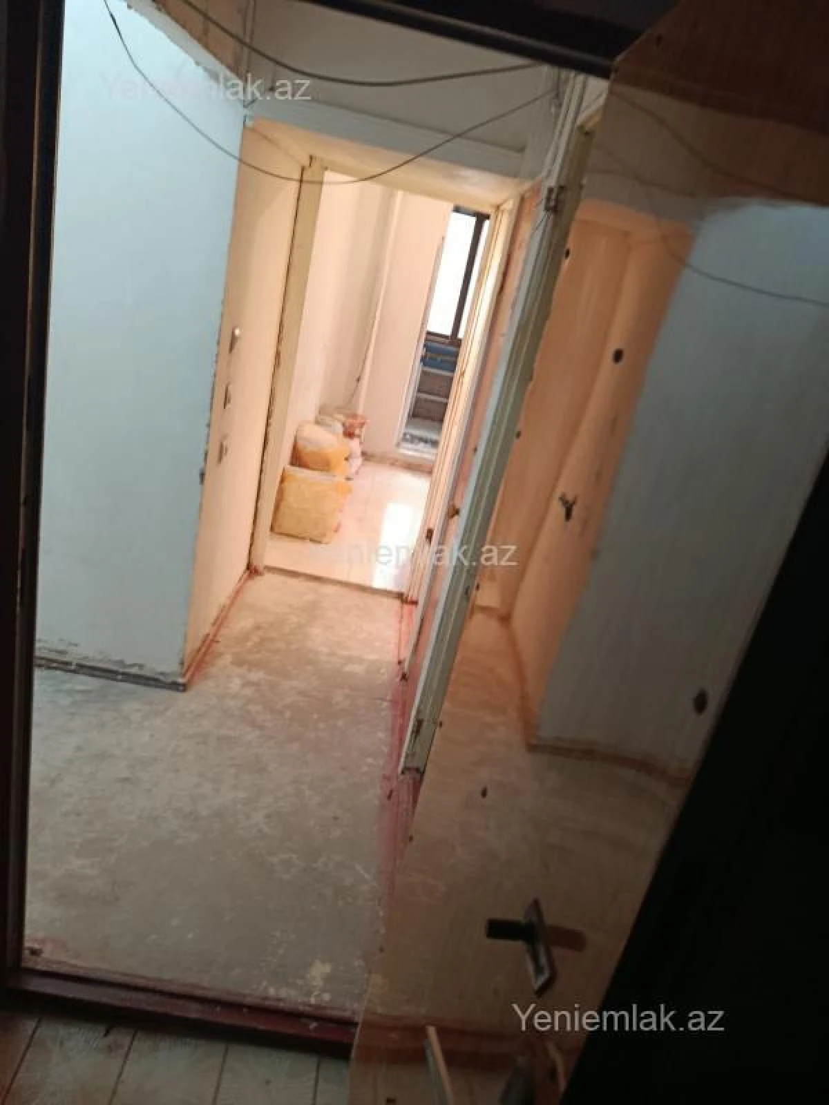Satılır 4 otaqlı köhnə tikili 90 m²
