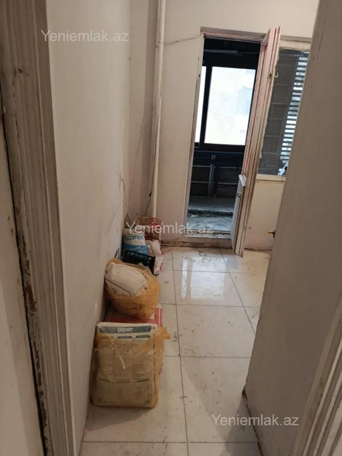 Satılır 4 otaqlı köhnə tikili 90 m²