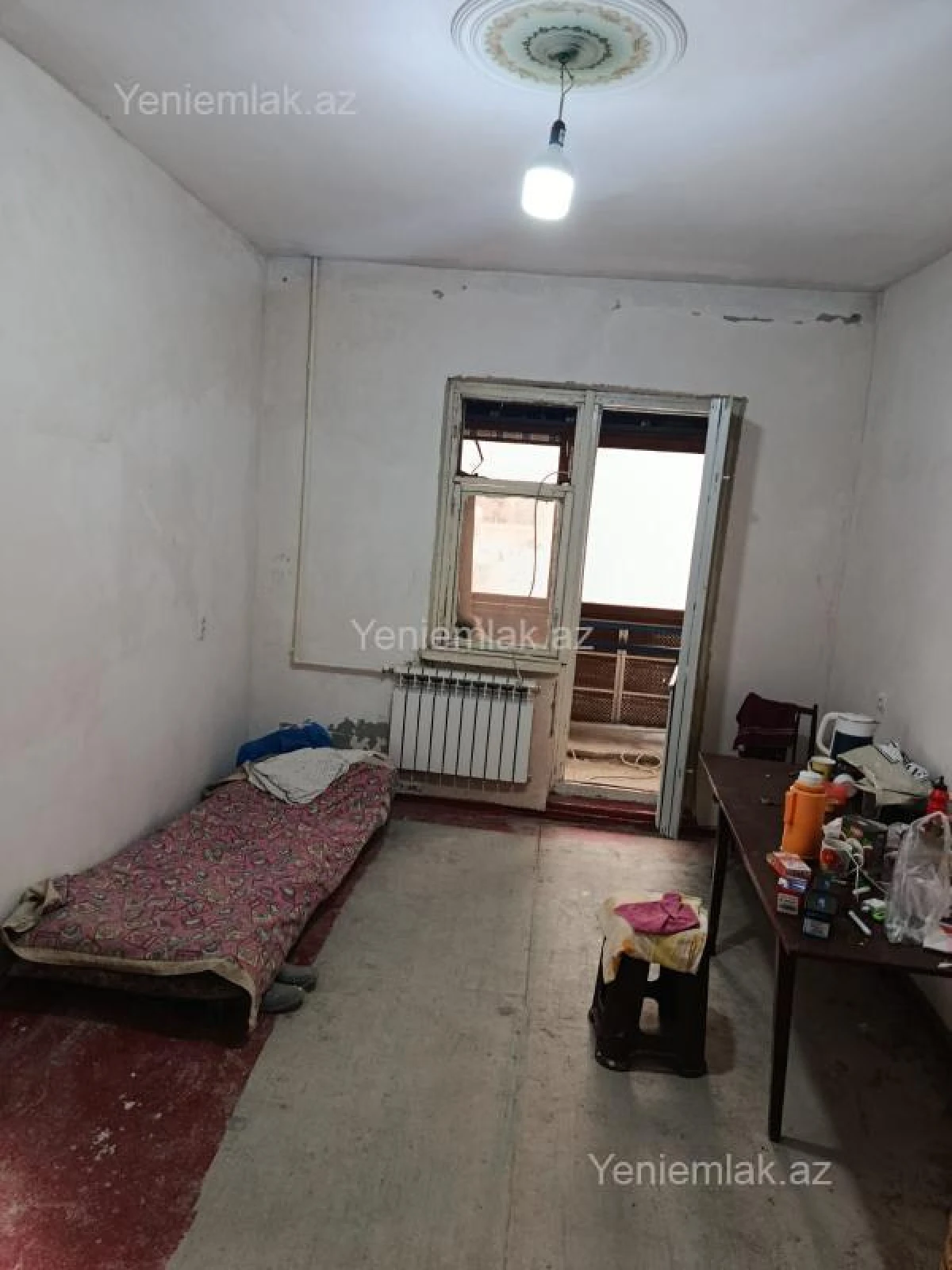 Satılır 4 otaqlı köhnə tikili 90 m²