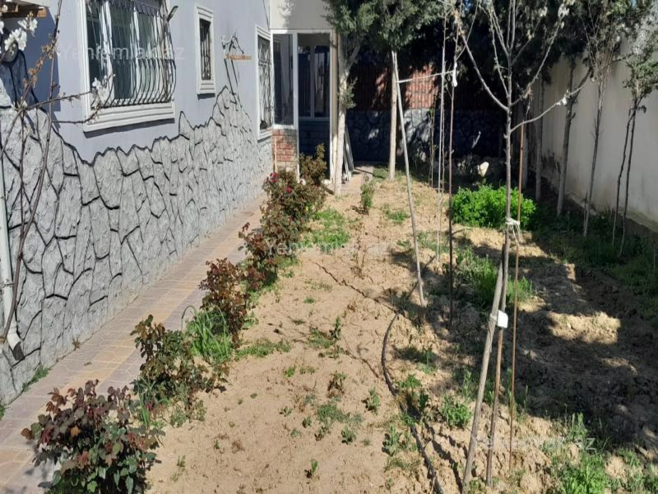 Satılır 4 otaqlı həyət evi 140 m²