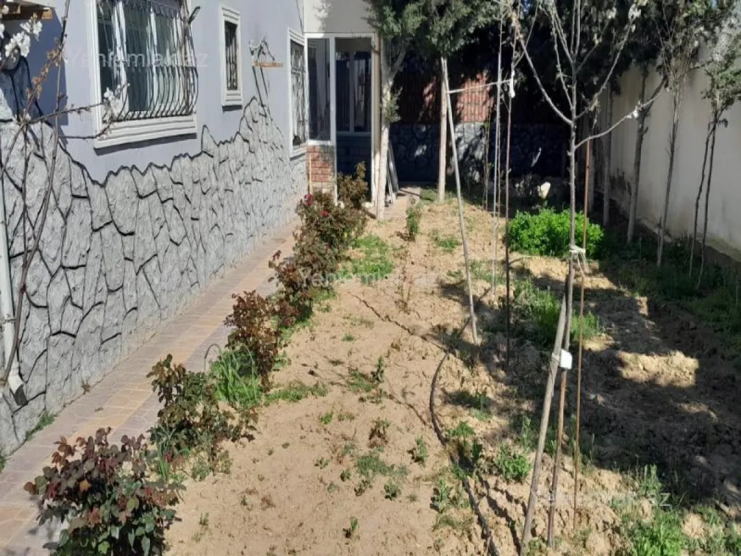 Satılır 4 otaqlı həyət evi 140 m²