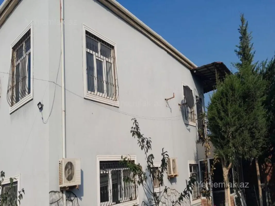 Satılır 4 otaqlı həyət evi 140 m²