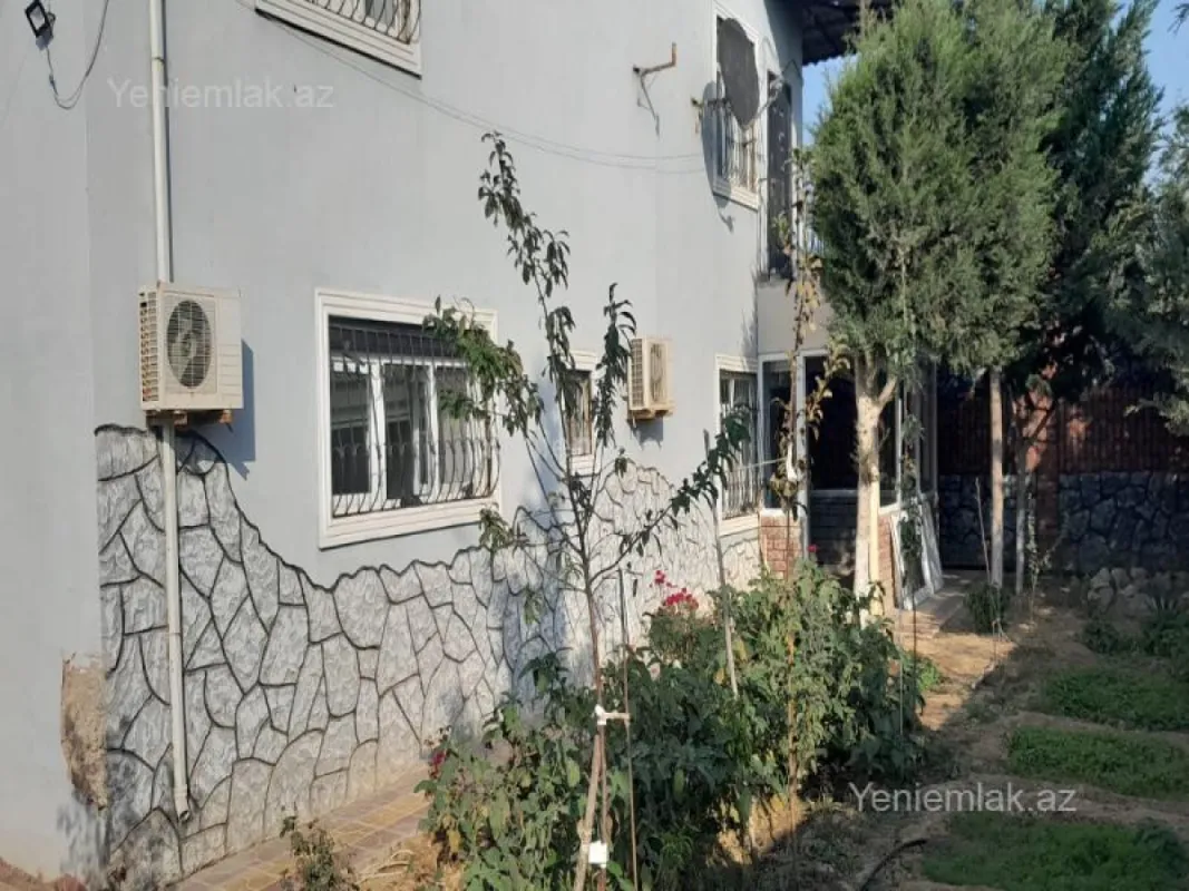 Satılır 4 otaqlı həyət evi 140 m²