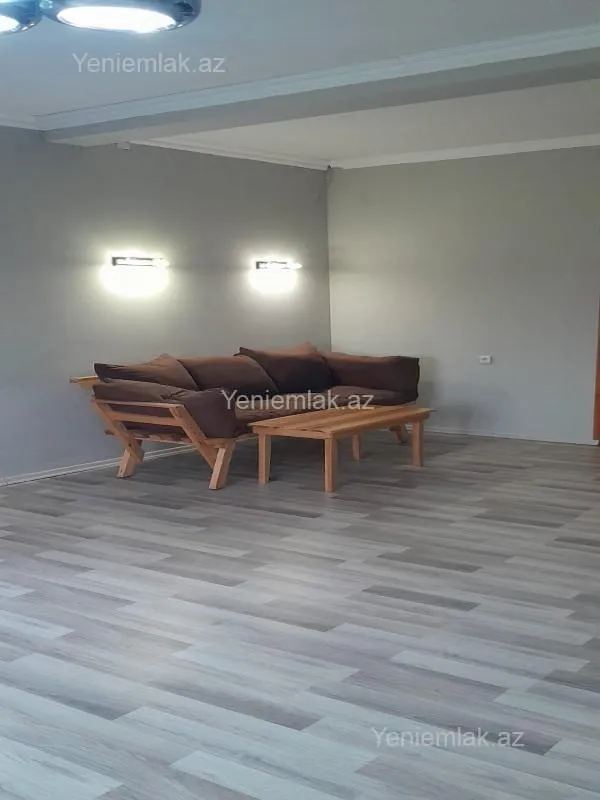 Satılır 4 otaqlı həyət evi 140 m²