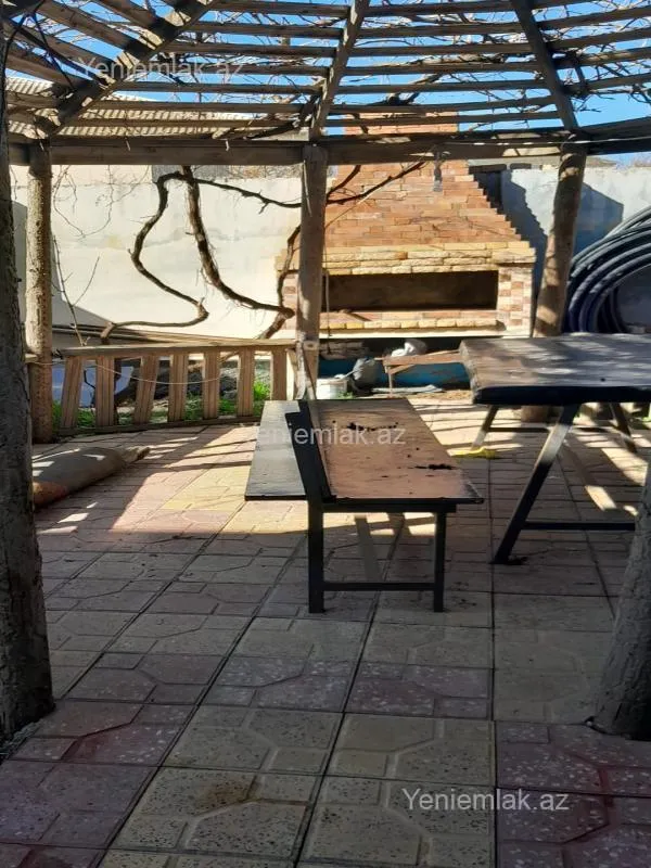 Satılır 4 otaqlı həyət evi 140 m²