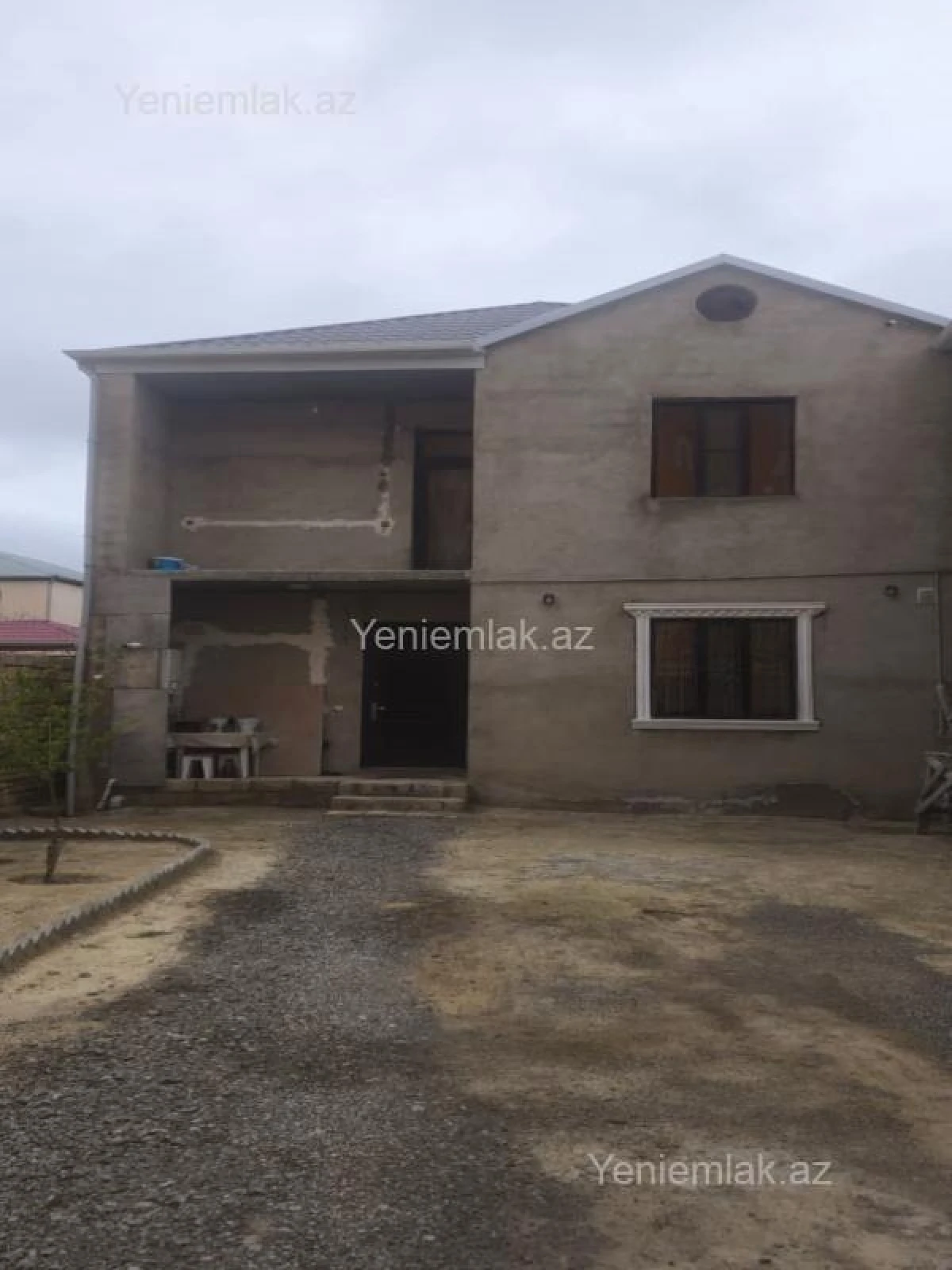 Satılır 5 otaqlı həyət evi 140 m²