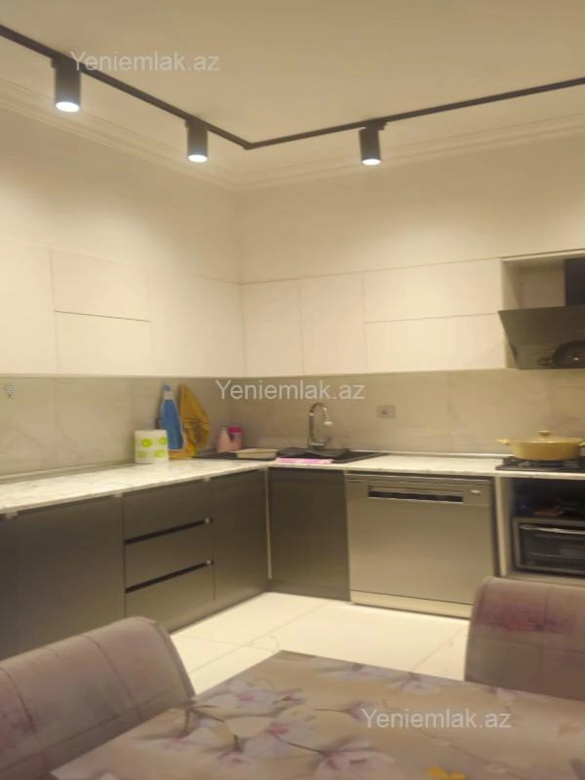 Satılır 5 otaqlı həyət evi 140 m²
