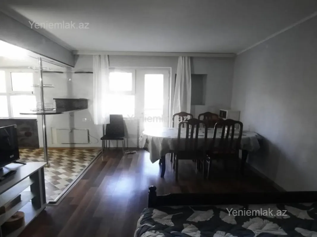 Satılır 1 otaqlı köhnə tikili 33 m²