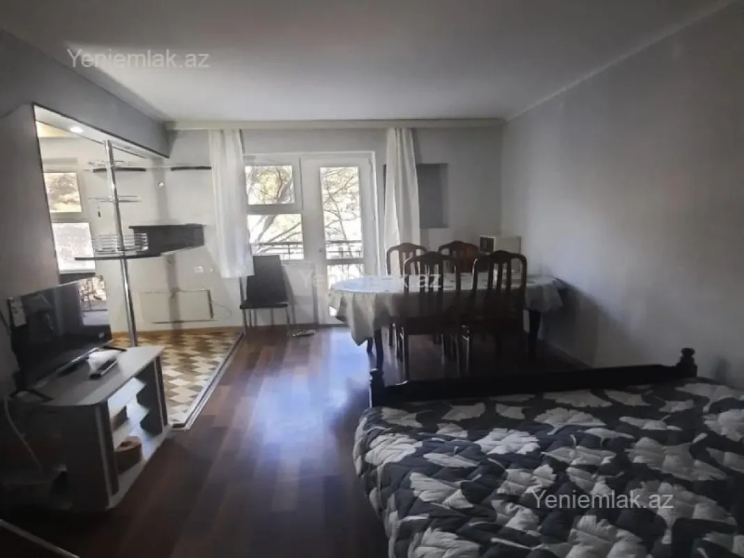 Satılır 1 otaqlı köhnə tikili 33 m²