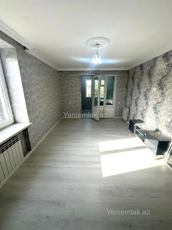 Satılır 2 otaqlı köhnə tikili 65 m²
