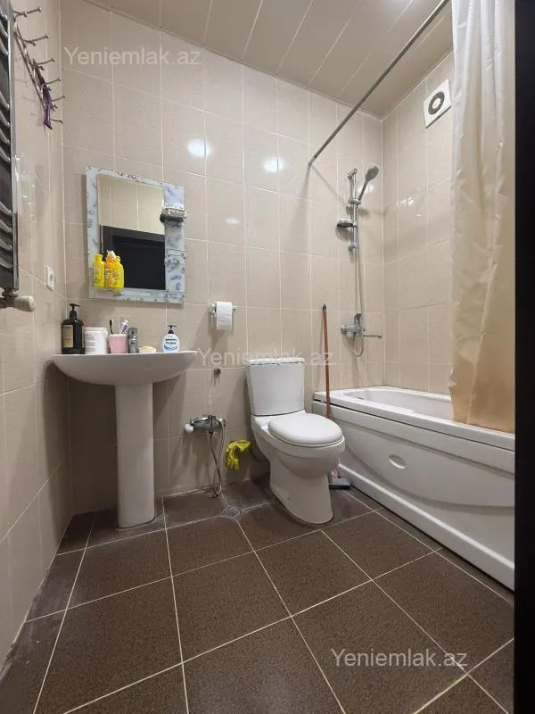 Satılır 3 otaqlı yeni tikili 75 m²