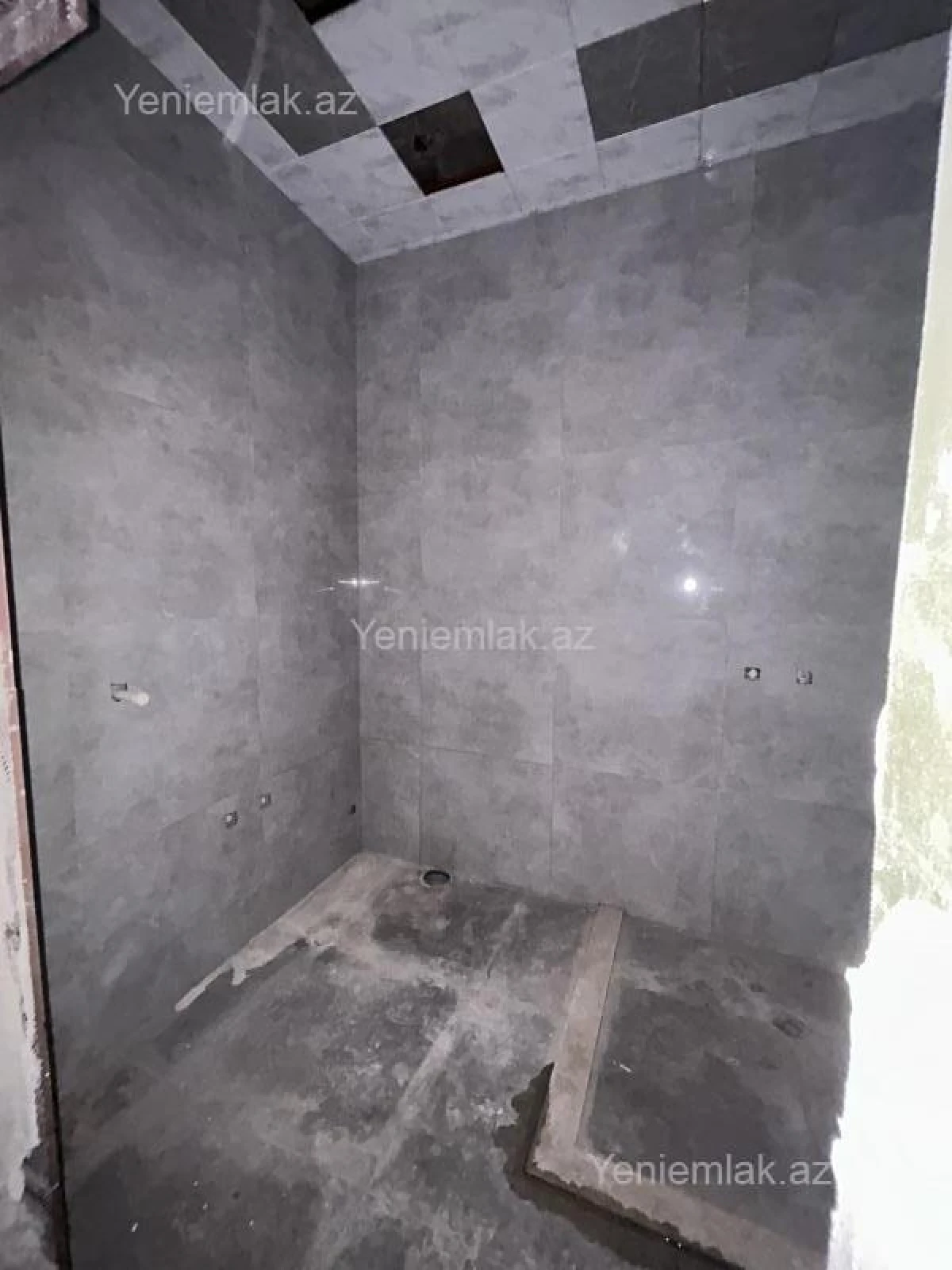 Satılır 3 otaqlı yeni tikili 130 m²