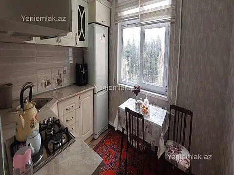 Satılır 1 otaqlı köhnə tikili 45 m²