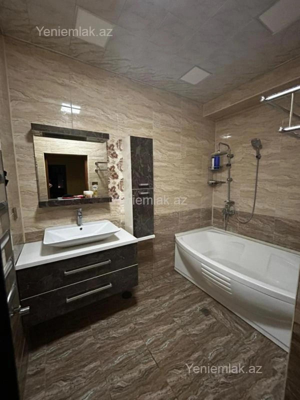 Satılır 3 otaqlı yeni tikili 126 m²