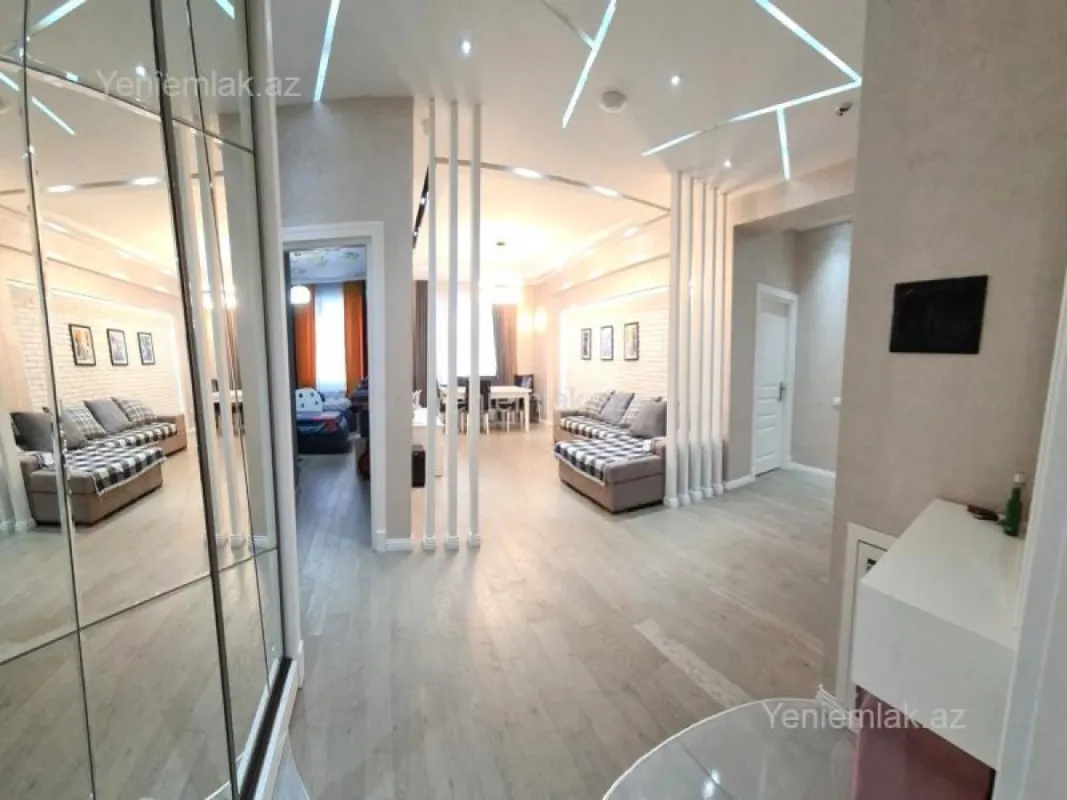 Satılır 3 otaqlı yeni tikili 120 m²