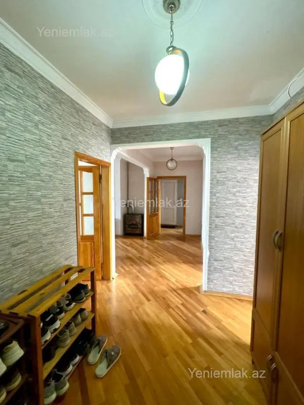 Satılır 5 otaqlı köhnə tikili 125 m²
