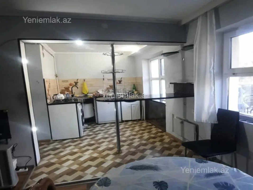 Satılır 1 otaqlı köhnə tikili 33 m²