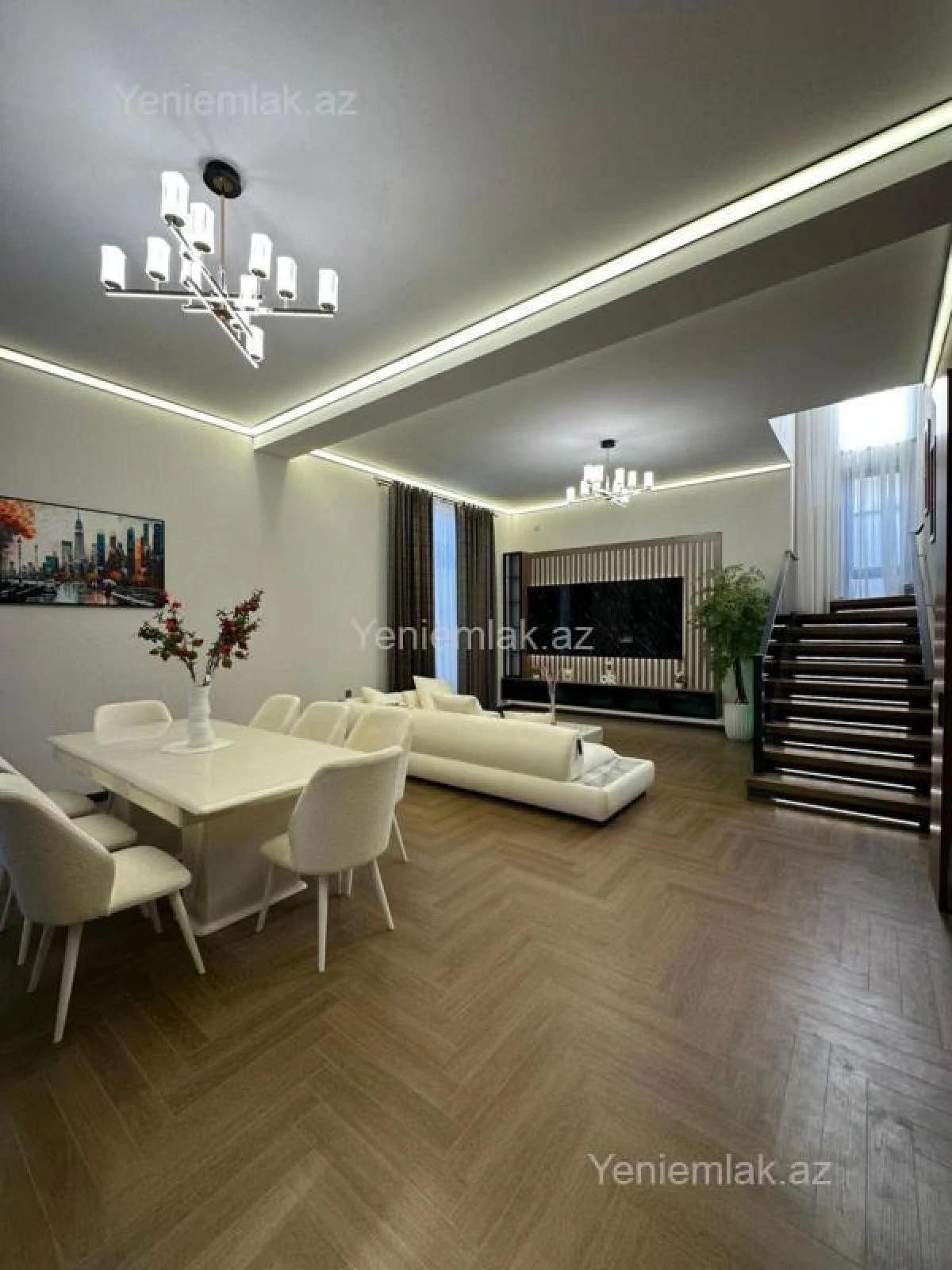 Satılır 5 otaqlı həyət evi 240 m²