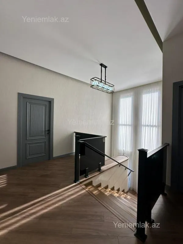 Satılır 5 otaqlı həyət evi 240 m²