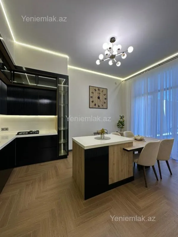 Satılır 5 otaqlı həyət evi 240 m²
