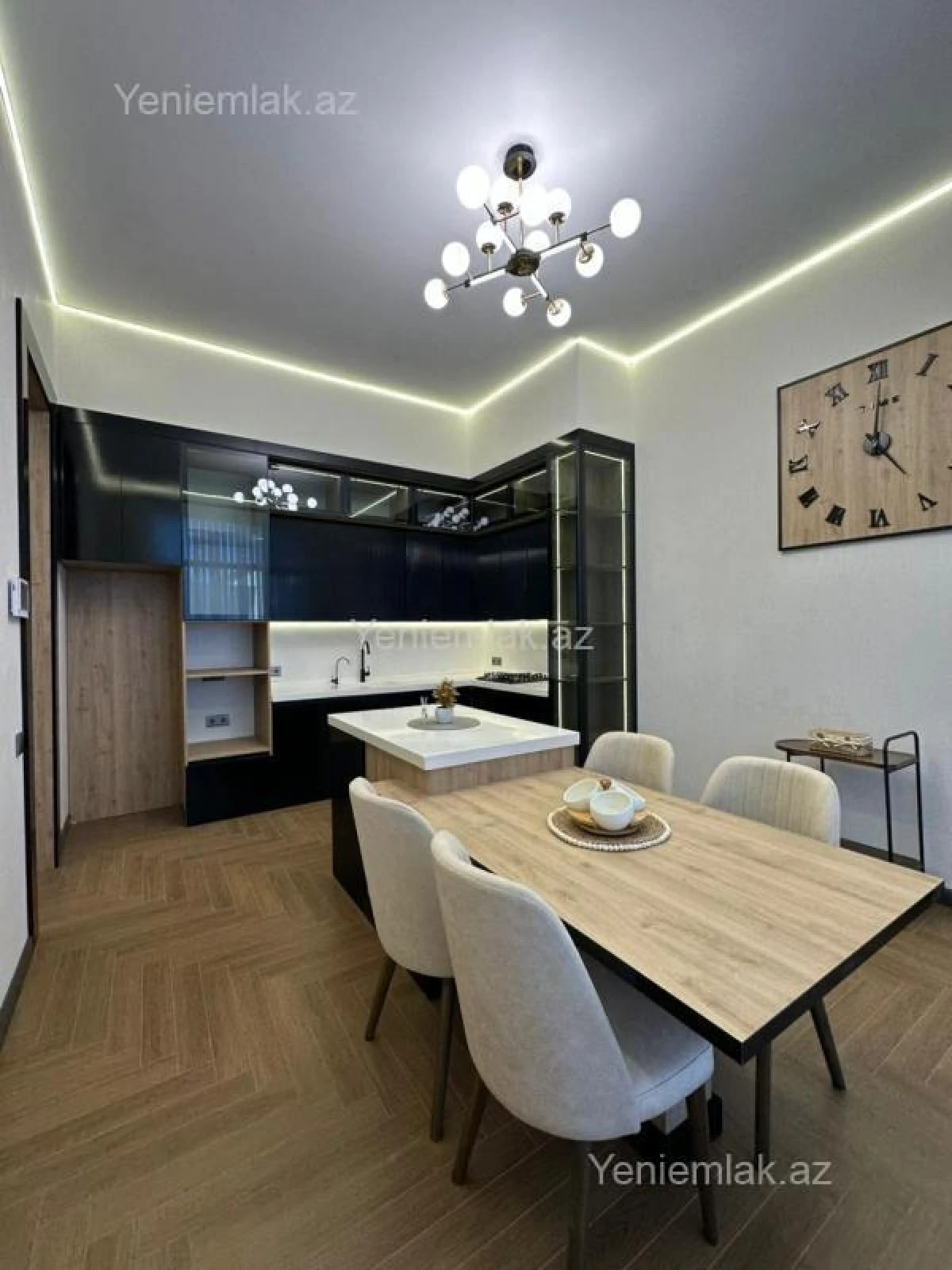 Satılır 5 otaqlı həyət evi 240 m²