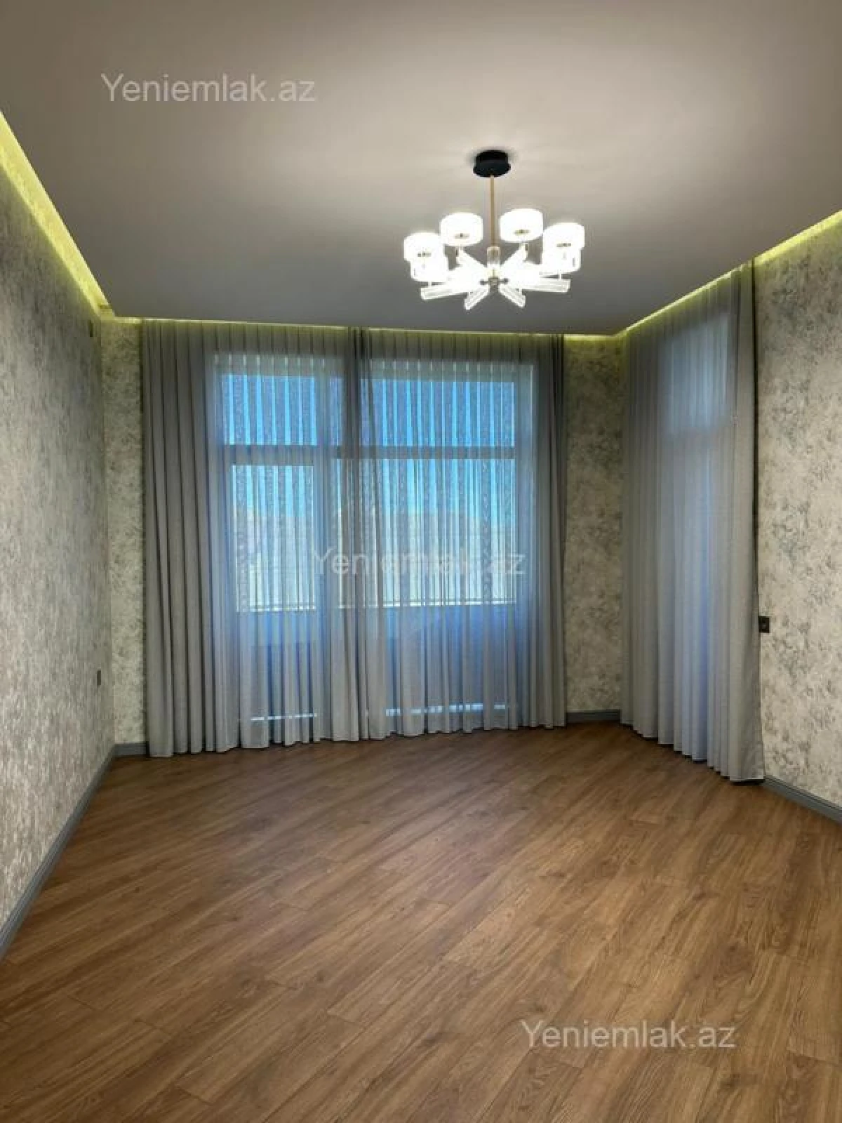 Satılır 5 otaqlı həyət evi 240 m²