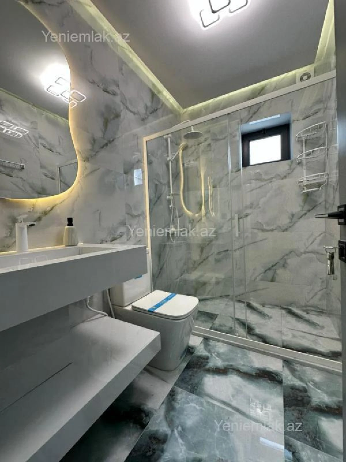 Satılır 5 otaqlı həyət evi 240 m²