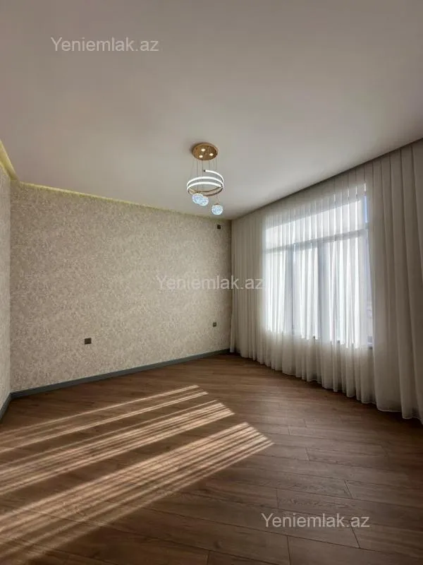 Satılır 5 otaqlı həyət evi 240 m²
