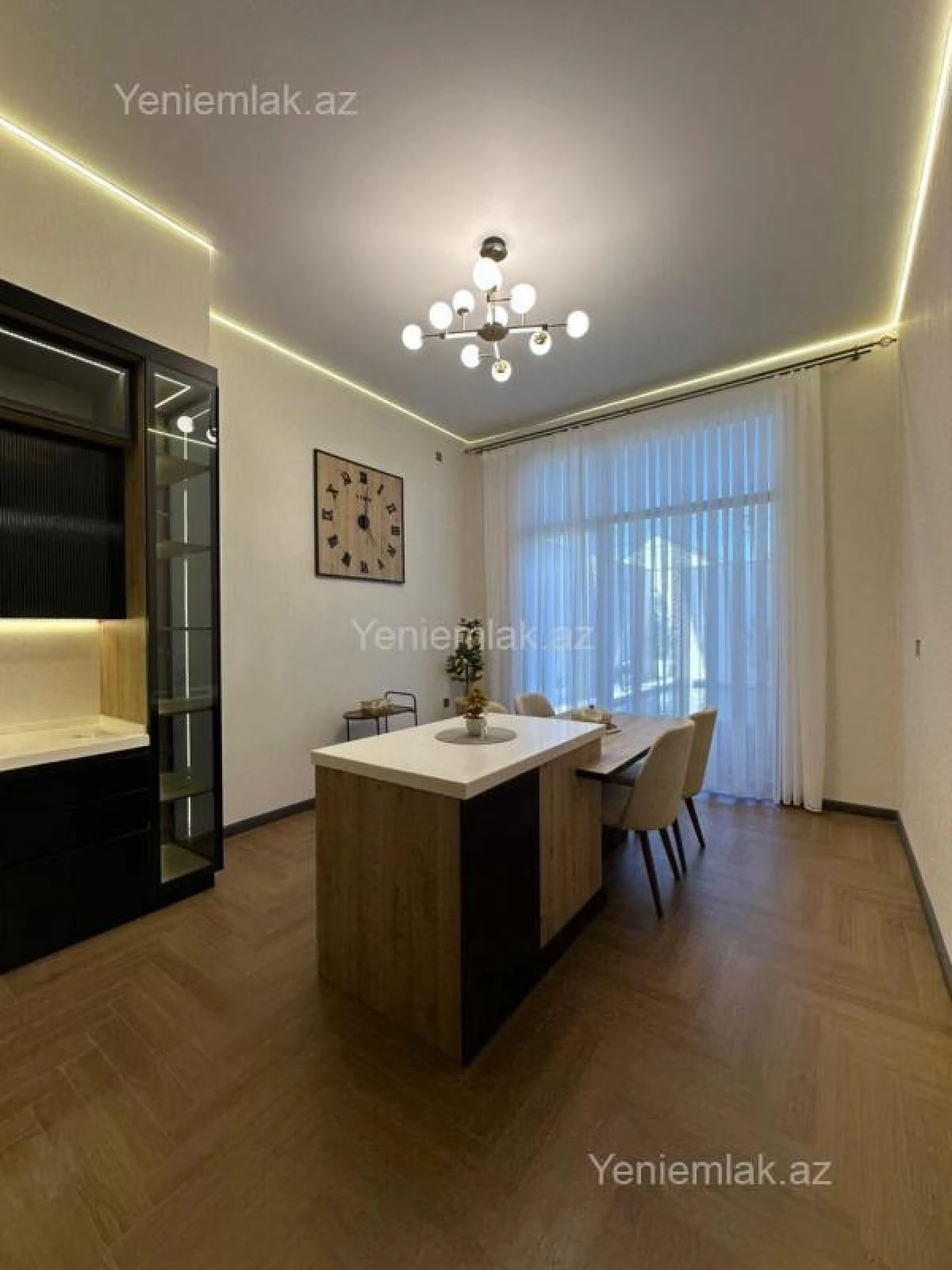 Satılır 5 otaqlı həyət evi 240 m²