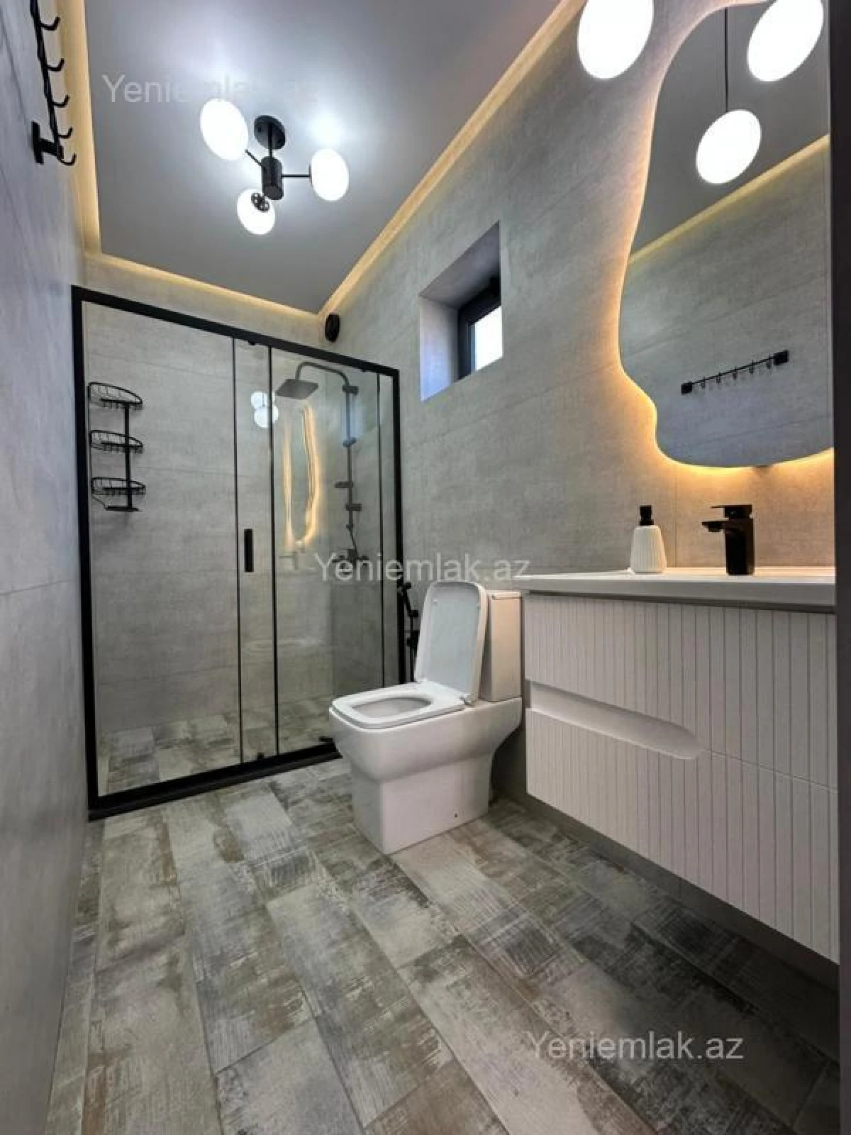 Satılır 5 otaqlı həyət evi 240 m²