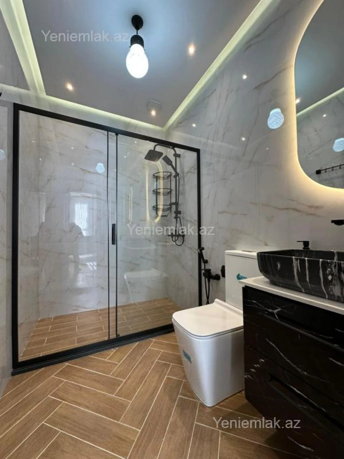 Satılır 5 otaqlı həyət evi 240 m²