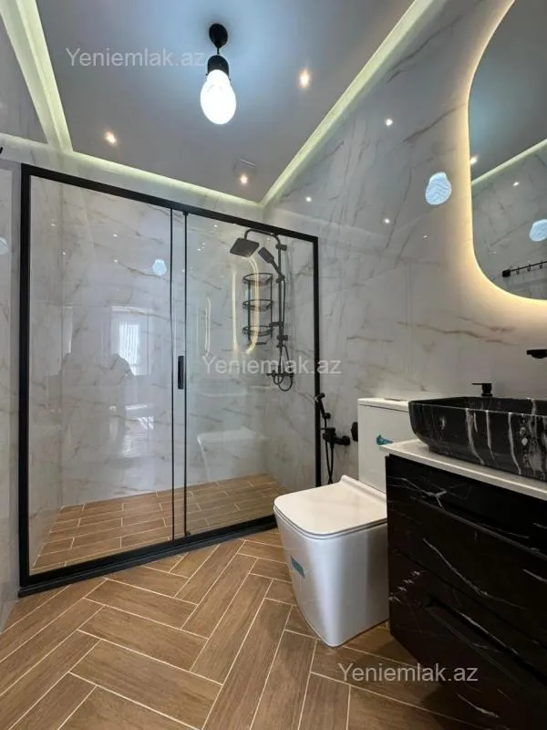 Satılır 5 otaqlı həyət evi 240 m²