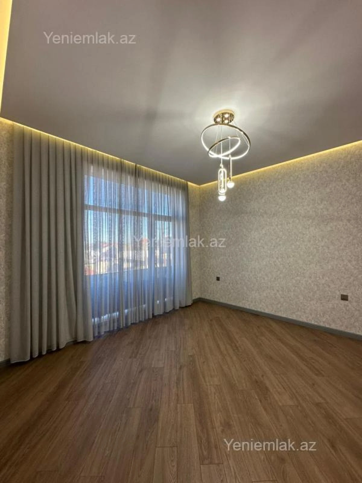 Satılır 5 otaqlı həyət evi 240 m²