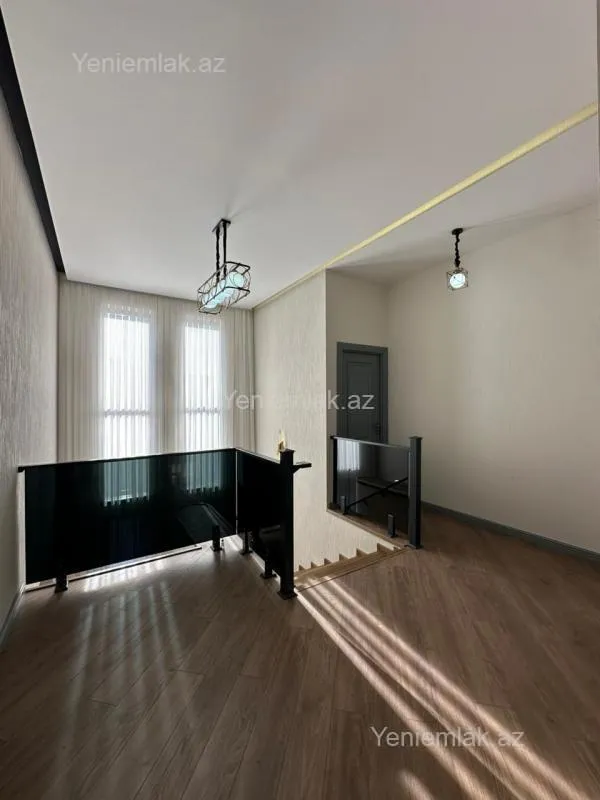 Satılır 5 otaqlı həyət evi 240 m²