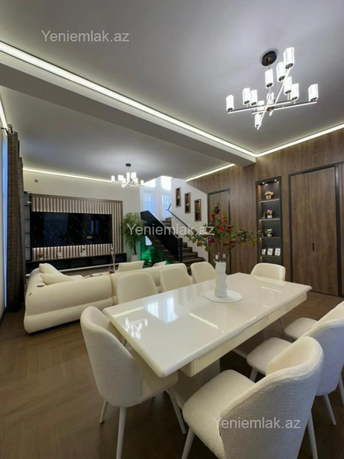 Satılır 5 otaqlı həyət evi 240 m²